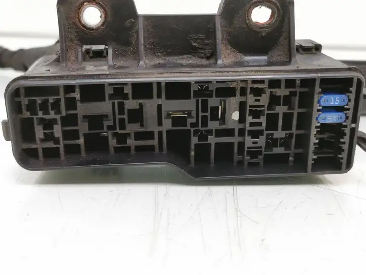 Toyota Avensis T250 (2006 - 2009) 9098702016 Блок монтирования реле — фото 3