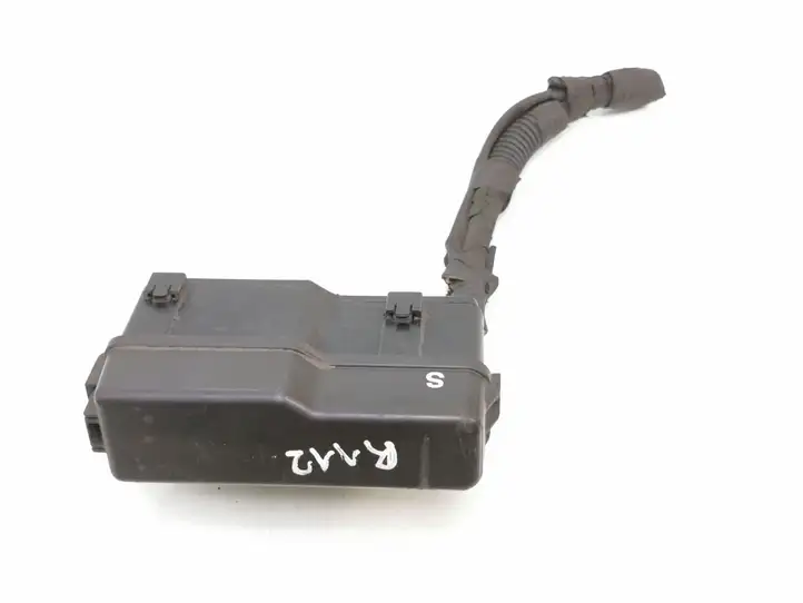 Toyota Avensis T250 (2006 - 2009) 9098702016 Блок монтирования реле — фото 10