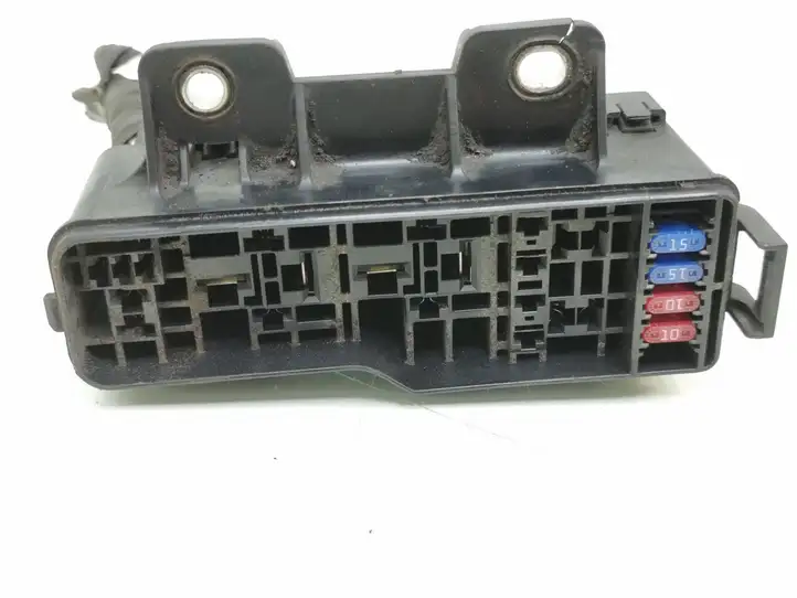 Toyota Avensis T250 (2006 - 2009) 9098702016 Блок монтирования реле — фото 3