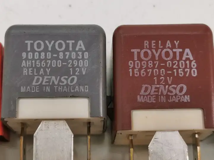 Toyota Avensis T250 (2006 - 2009) 9098702016 Блок монтирования реле — фото 5