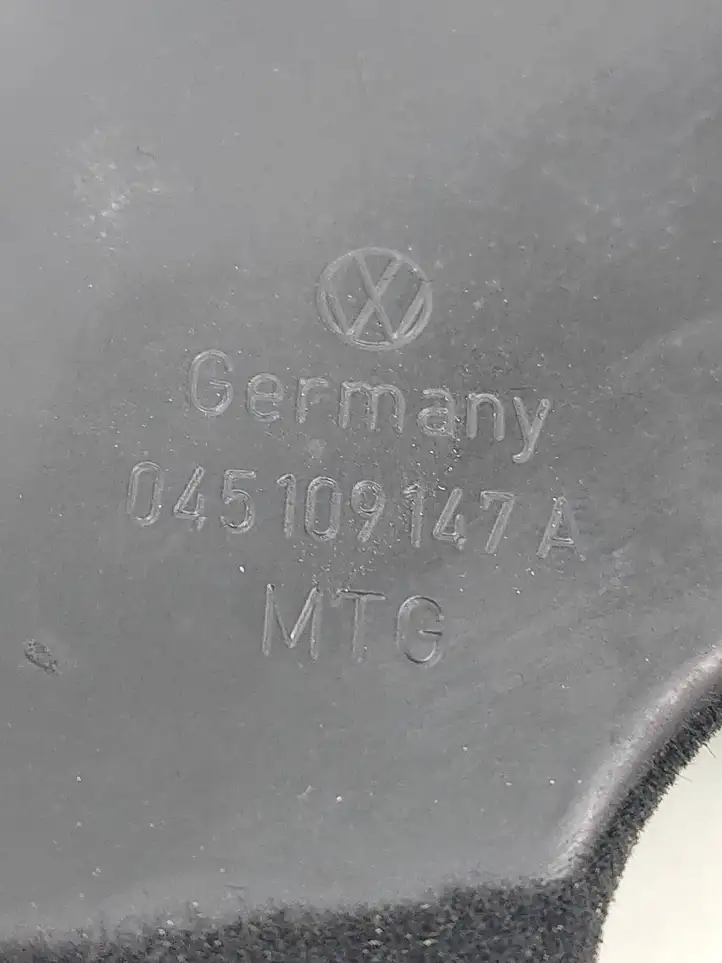 Volkswagen Touran I (2003 - 2010) 045109147A Защита ремня ГРМ — фото 3