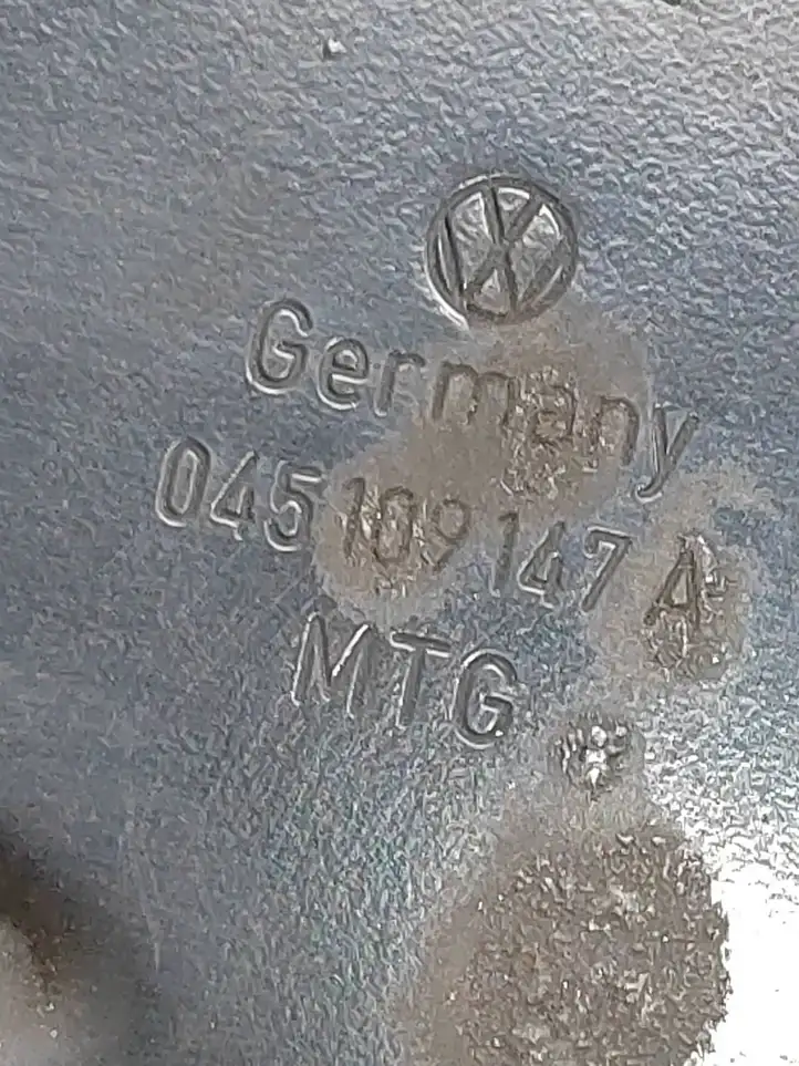 Volkswagen Transporter - Caravelle T5 (2003 - 2009) 045109147A Защита ремня ГРМ — фото 2
