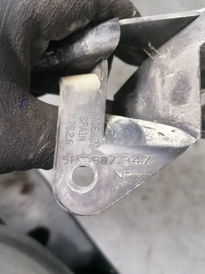 Seat Altea XL (2004 - 2015) 5P0807347 Кронштейн заднего бампера — фото 2