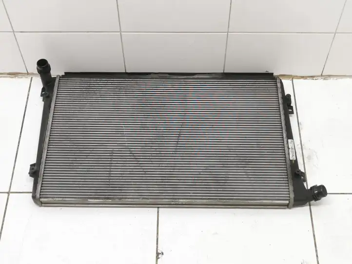 Audi A3/S3 8P (2004 - 2008) 1K0121251 Радиатор охлаждающей жидкости двигателя — фото 3