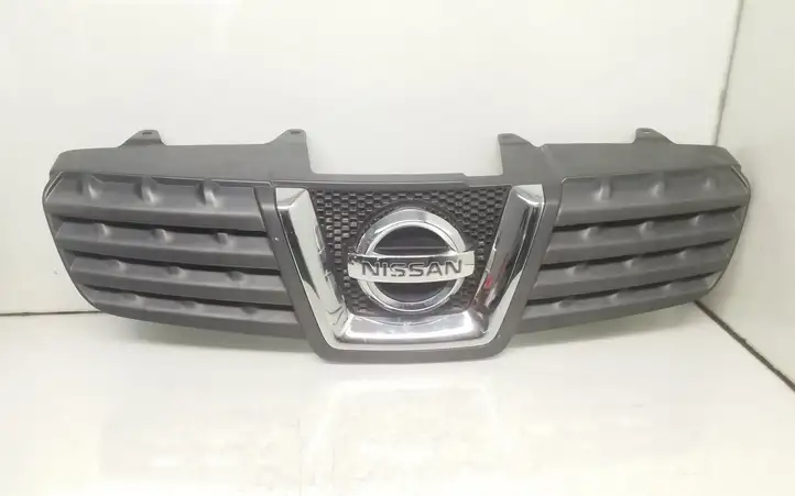 Nissan Qashqai (2006 - 2010) 62310JD00B Верхняя решетка радиатора — фото 1