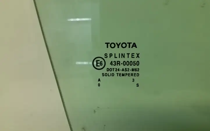 Toyota Avensis T250 (2003 - 2006) Стекло передней двери — фото 2