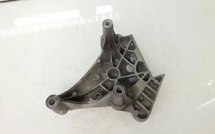 Volkswagen Jetta V (2005 - 2010) 03G199207G Кронштейн двигателя — фото 3