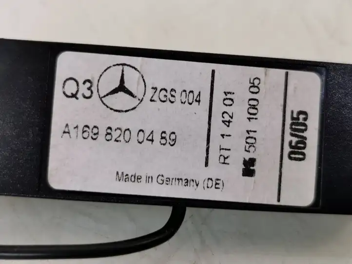 Mercedes-Benz A W169 (2004 - 2012) A1698200489 Усилитель антенны — фото 2