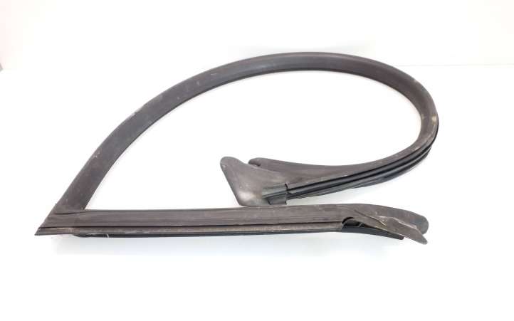 Audi A5 (2007 - 2011)  8T0845354 Уплотнительная резина передней двери (на дверях)