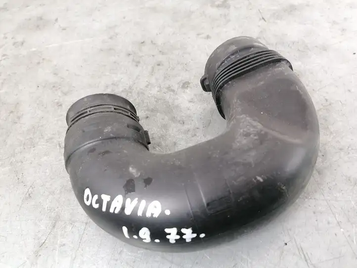Skoda Octavia Mk2 (1Z) (2004 - 2013) 1K0129618BQ Детали воздухозаборника — фото 1