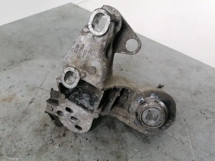 Audi A4 S4 B7 8E 8H (2004 - 2009) 8E0199352F Кронштейн двигателя — фото 3