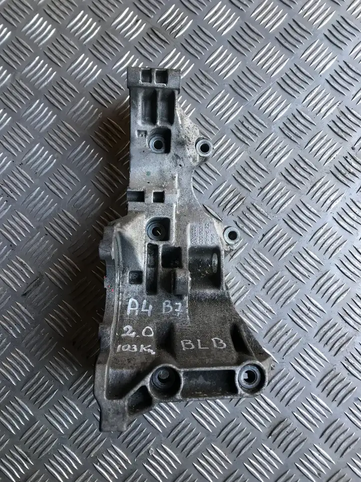Audi A4 S4 B7 8E 8H (2004 - 2009) 03G903143D Кронштейн генератора — фото 1