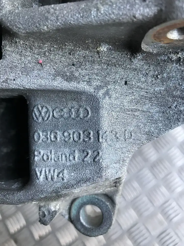 Audi A4 S4 B7 8E 8H (2004 - 2009) 03G903143D Кронштейн генератора — фото 2