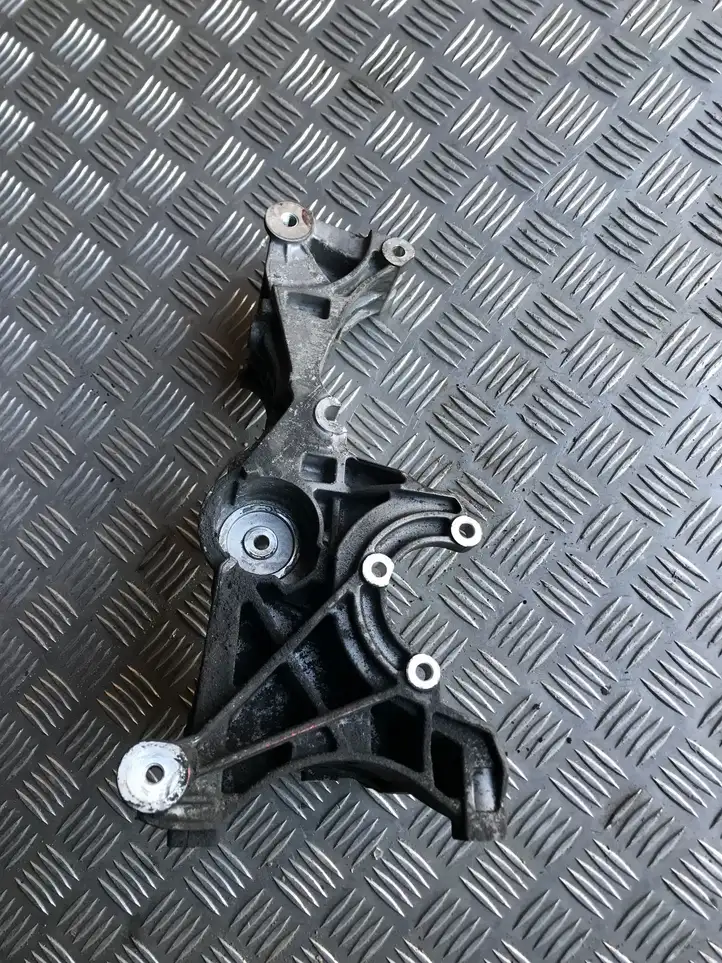 Audi A4 S4 B7 8E 8H (2004 - 2009) 03G903143D Кронштейн генератора — фото 5