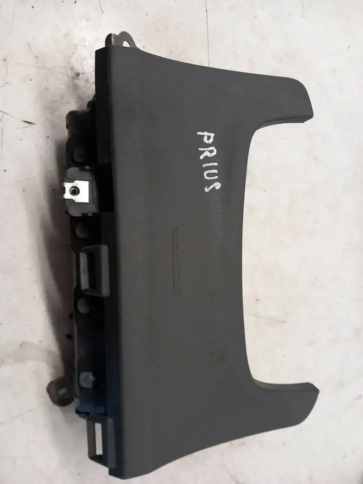 Toyota Prius (XW30) (2009 - 2015) 6B0360110M82 Коленная подушка безопасности — фото 1