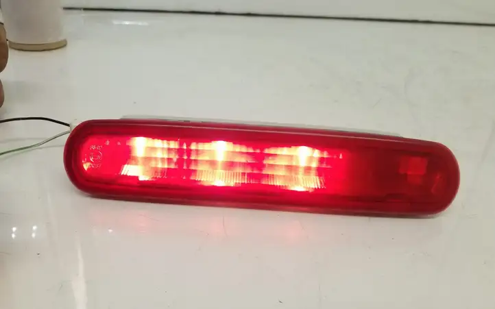 Opel Combo C (2011 - 2017) 51821699 Дополнительный стоп фонарь — фото 4