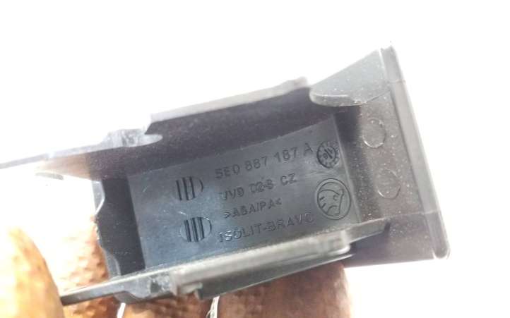 Skoda Octavia Mk3 (5E) (2013 - 2019)  5E0887187A Заглушка, крышка ISOFIX