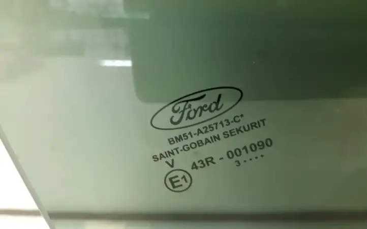 Ford Focus (2011 - 2015) Стекло задней двери — фото 2