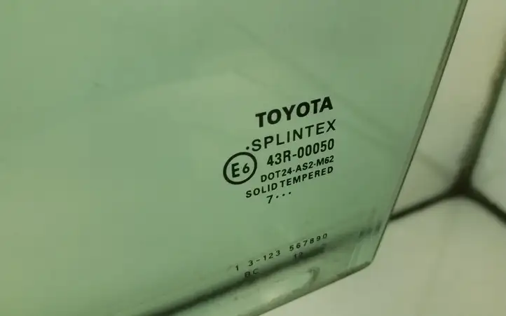 Toyota Avensis T250 (2006 - 2009) Стекло передней двери — фото 2