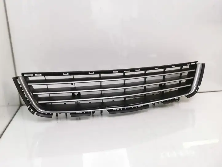 Opel Astra H (2004 - 2009) 374339703 Нижняя решетка переднего бампера — фото 1