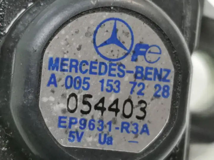 Mercedes-Benz E W211 (2002 - 2009) A0051537228 Датчик давления воздуха впуска — фото 6