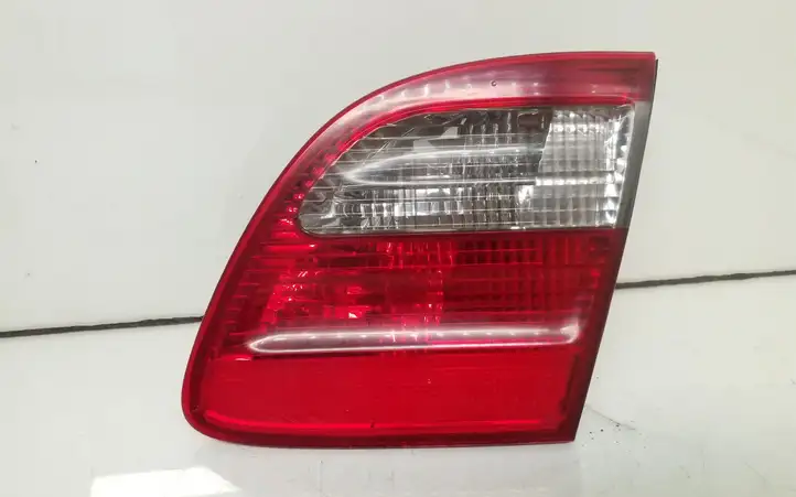 Mercedes-Benz E W211 (2002 - 2009) A2118203064 Задний фонарь в крышке багажника — фото 1