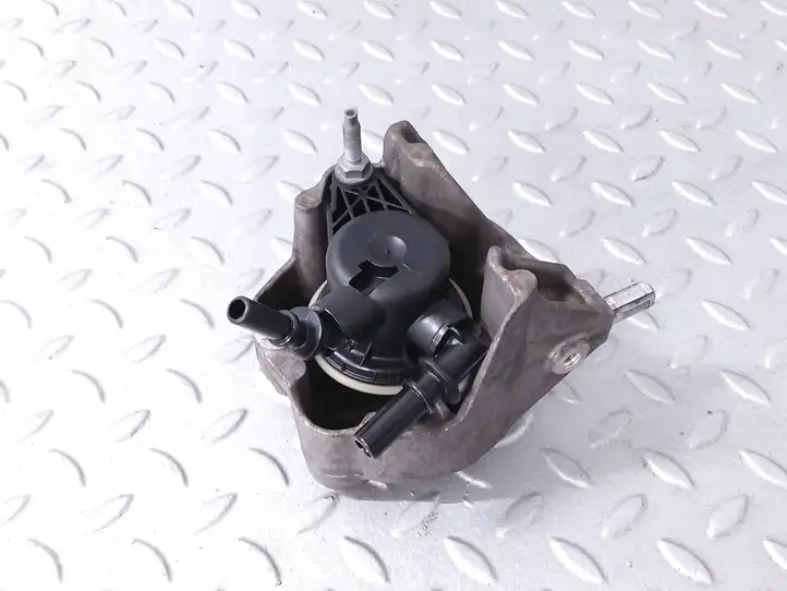 Citroen Berlingo (2018 - ) 9824088780 Кронштейн топливного насоса — фото 1
