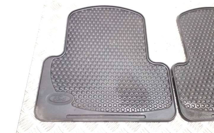 Ford Focus (2005 - 2008)  3M5JP13010FB Комплект автомобильного коврика