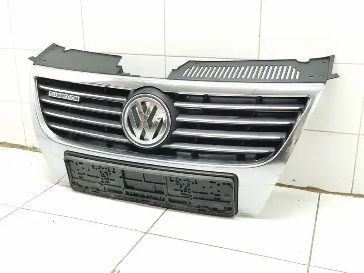 Volkswagen PASSAT B6 (2005 - 2010) 3C0853663 Верхняя решетка радиатора — фото 1