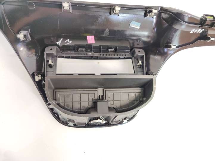 Peugeot 208 (2012 - 2015)  9673330077TR Отделочный щит панели (центральный)