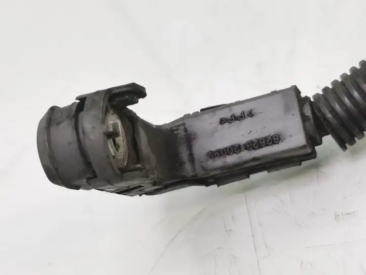 Toyota Avensis T250 (2006 - 2009) 2885028010 Плюсовой провод аккумулятора — фото 3
