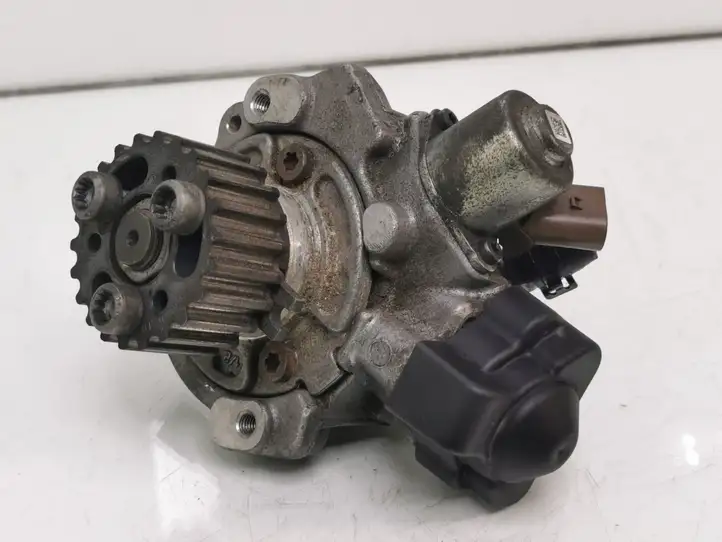 Volkswagen Polo V 6R (2009 - 2015) 03P130755 Топливный насос — фото 1