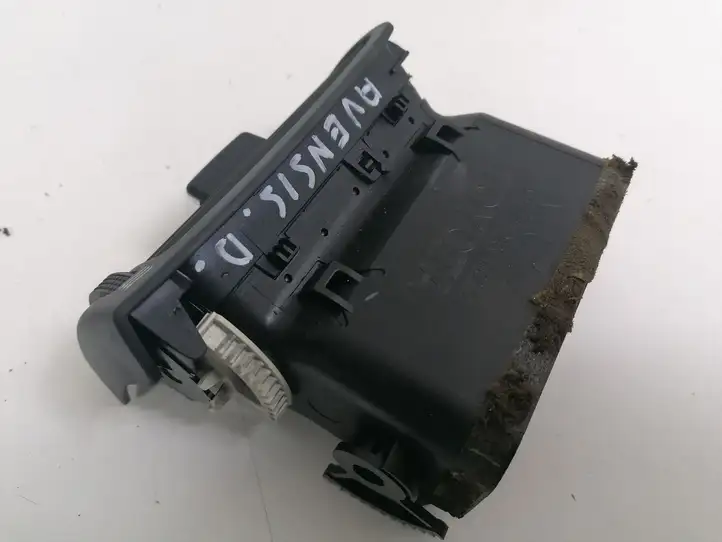 Toyota Avensis T250 (2006 - 2009) Боковой воздушный дефлектор — фото 2