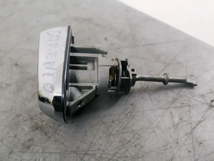 Kia Sorento (2009 - 2014) Замок двери передней — фото 1
