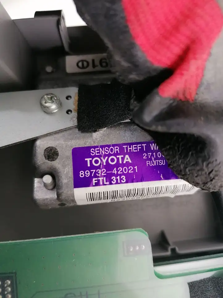 Toyota RAV 4 (XA30) (2006 - 2016) 8973242021 Передняя подсветка — фото 2