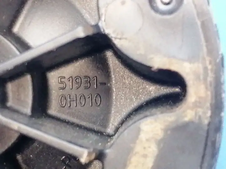 Peugeot 107 (2005 - 2008) 519310H010 Болт крепления запасного колеса — фото 5