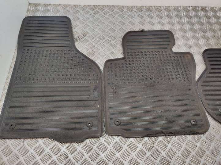 Skoda Octavia Mk2 (1Z) (2004 - 2013)  1Z1862436 Комплект автомобильного коврика