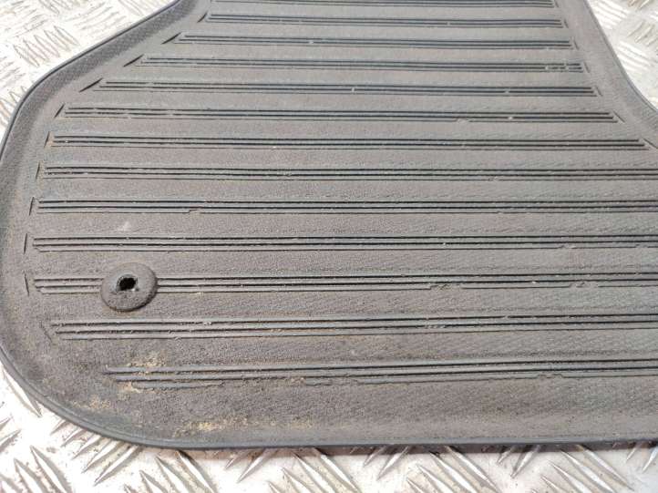 Skoda Octavia Mk2 (1Z) (2004 - 2013)  1Z1862436 Комплект автомобильного коврика