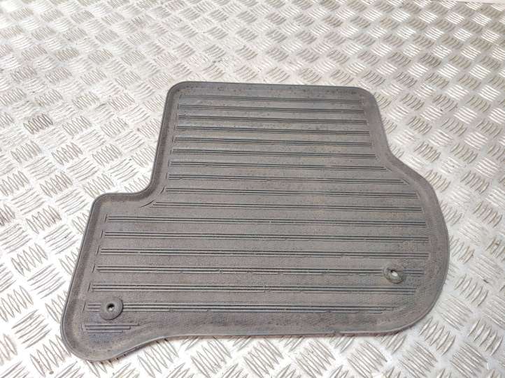 Skoda Octavia Mk2 (1Z) (2004 - 2013)  1Z1862436 Комплект автомобильного коврика