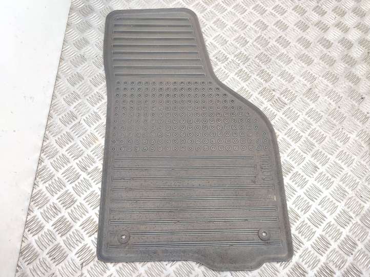 Skoda Octavia Mk2 (1Z) (2004 - 2013)  1Z1862436 Комплект автомобильного коврика