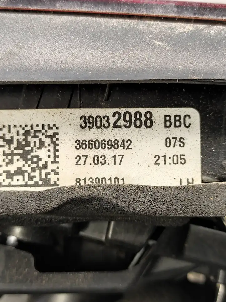 Opel Astra K (2015 - 2020) 39032988 Задний фонарь в крышке багажника — фото 4