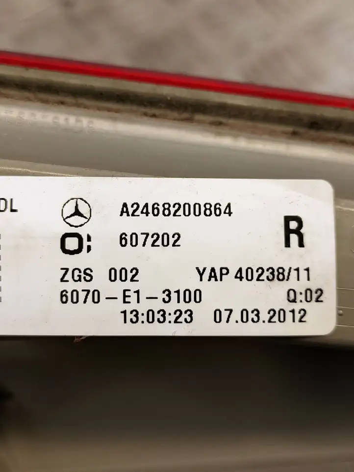 Mercedes-Benz B-class W246 (2011 - 2014) A2468200864 Задний фонарь в крышке багажника — фото 3