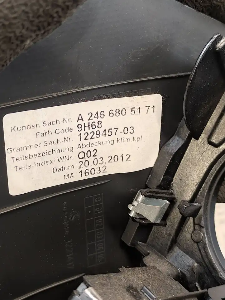 Mercedes-Benz B-class W246 (2011 - 2014) A2466800150 Пепельница — фото 3