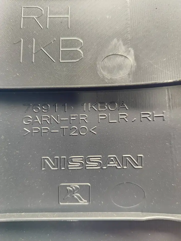 Nissan Juke I F15 (2010 - 2018) 769111KB0A Обшивка стойки A — фото 2