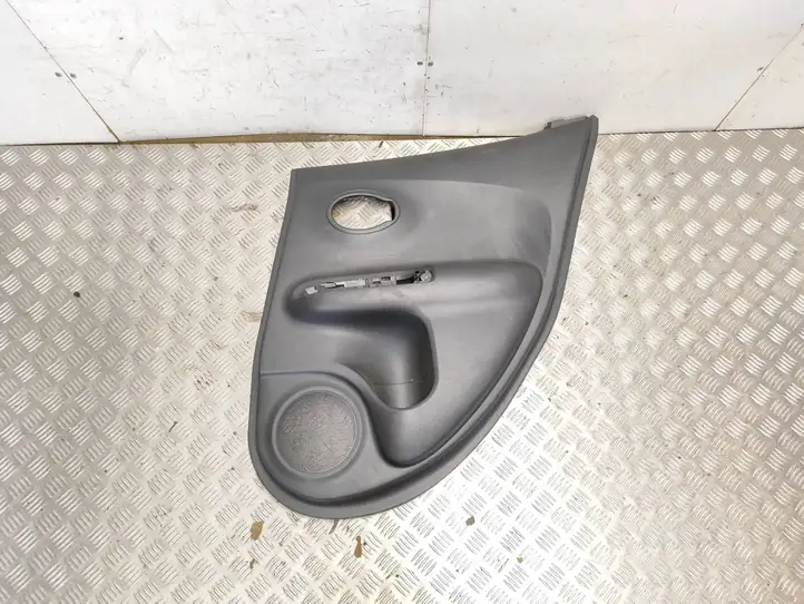 Nissan Juke I F15 (2010 - 2018) 829001KB0A Обшивка задней двери — фото 1