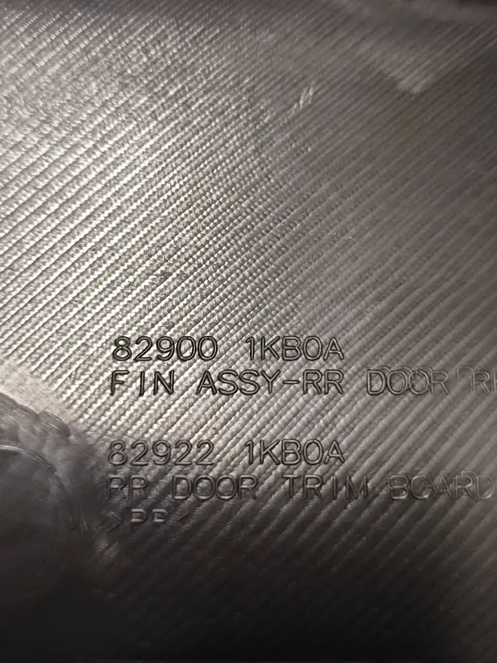 Nissan Juke I F15 (2010 - 2018) 829001KB0A Обшивка задней двери — фото 3