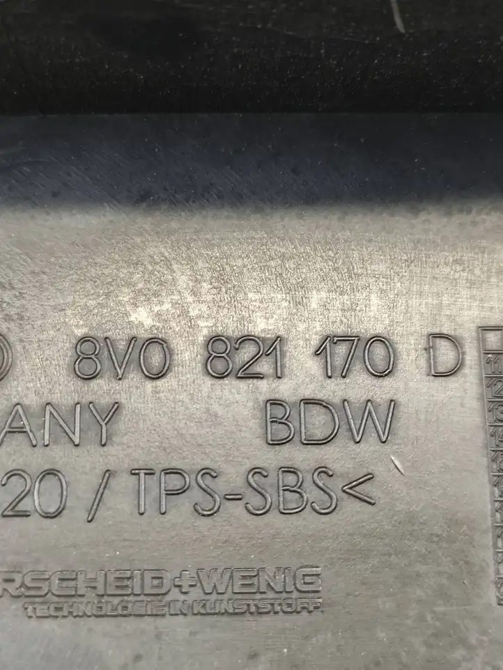 Audi A3/S3 8V (2016 - 2020) 8V0821170D Накладка крыла — фото 6