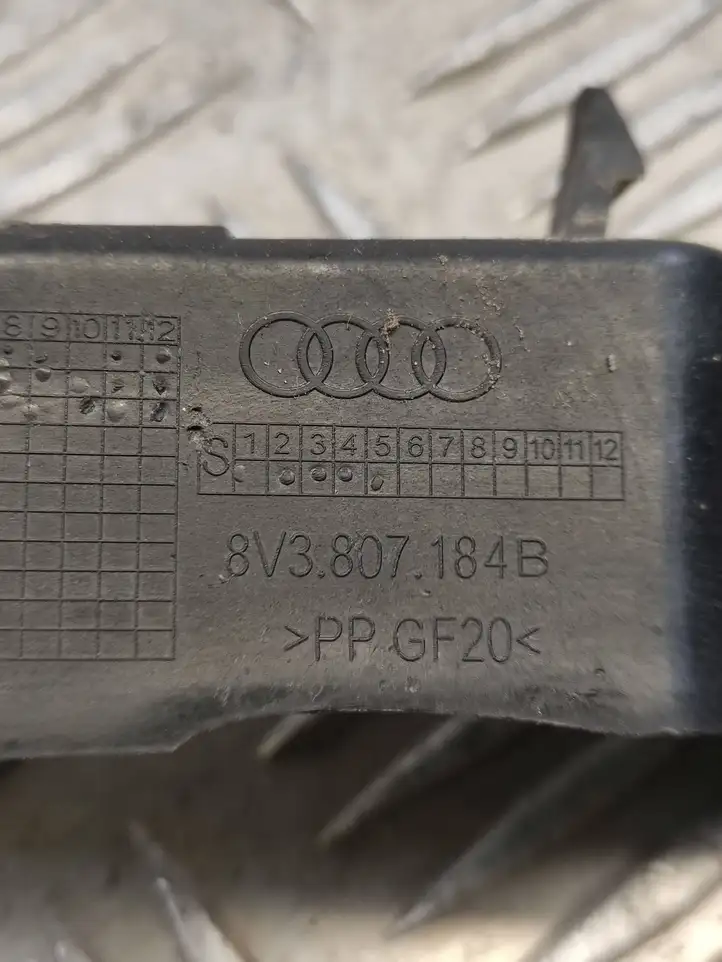 Audi A3/S3 8V (2016 - 2020) 8V3807184B Кронштейн заднего бампера — фото 2