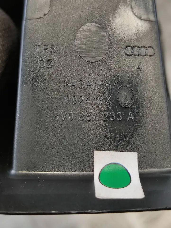 Audi A3/S3 8V (2016 - 2020) 8V0887233A Заглушка ISOFIX — фото 2
