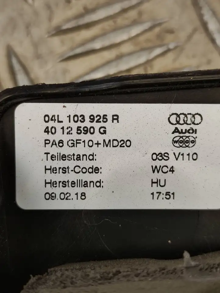Audi A3/S3 8V (2016 - 2020) 04L103925R Крышка двигателя декоративная — фото 3